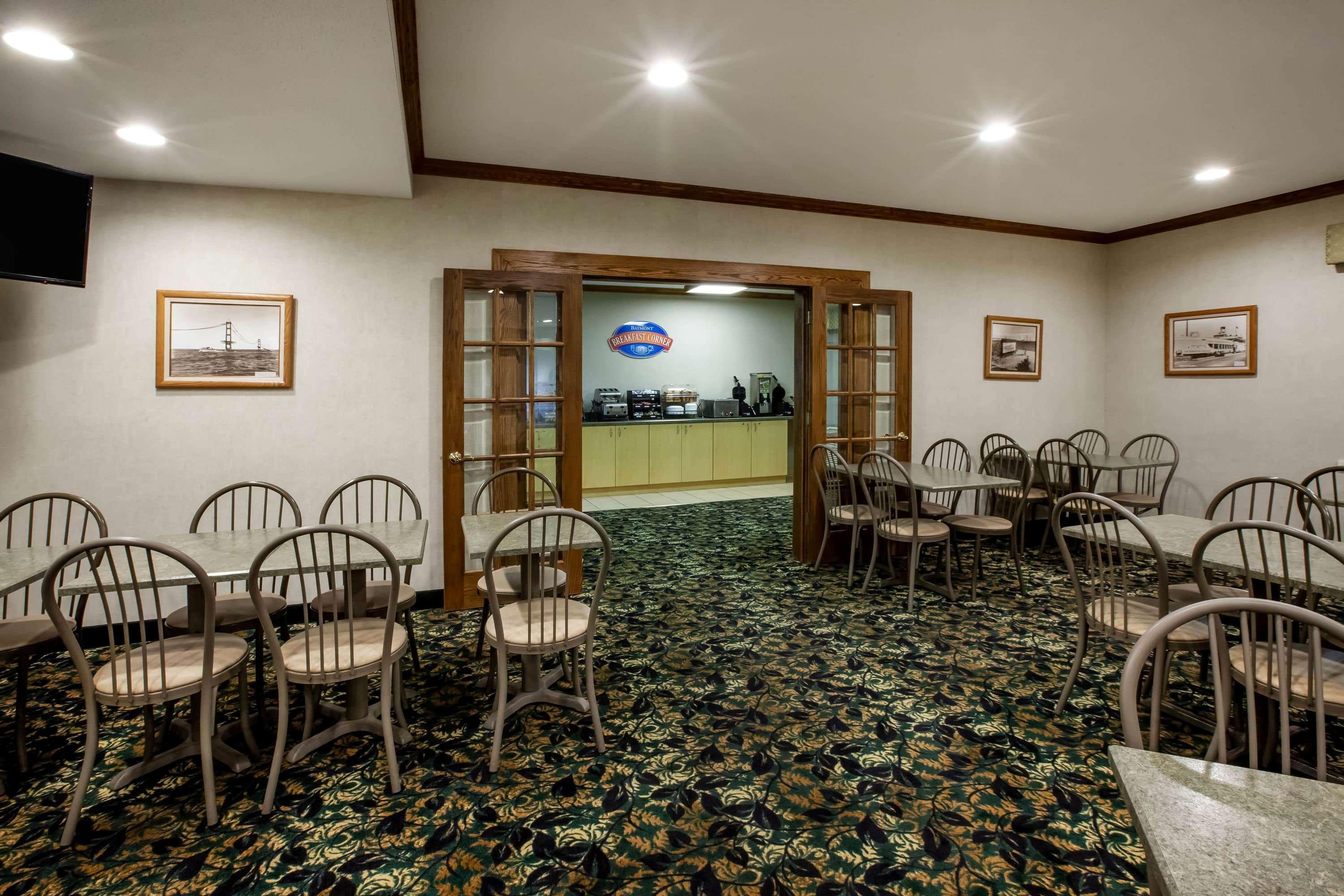 Baymont By Wyndham Mackinaw City Exterior foto