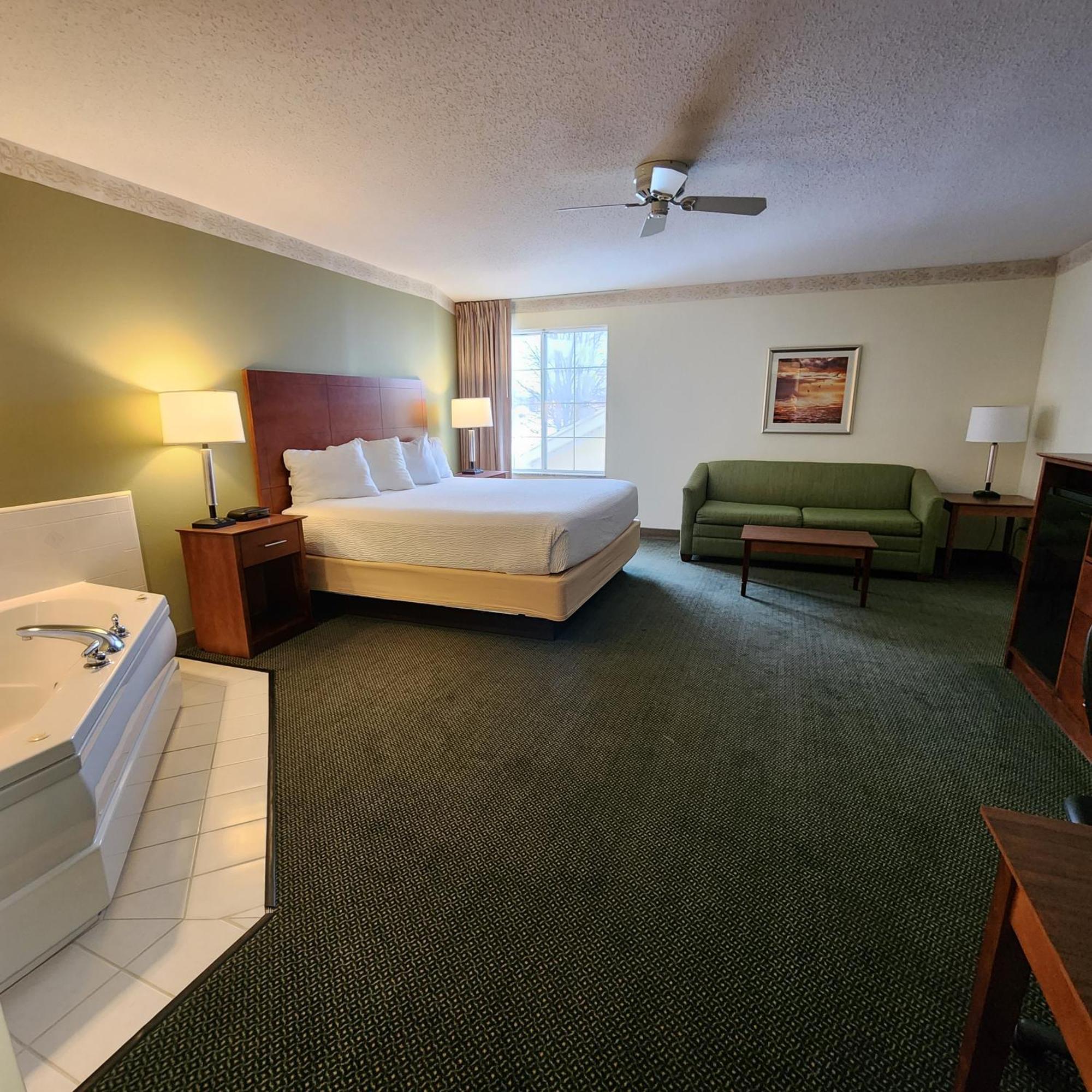 Baymont By Wyndham Mackinaw City Exterior foto